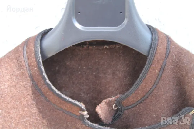 Вълнено елече с потури от народна носия, снимка 2 - Антикварни и старинни предмети - 50007354