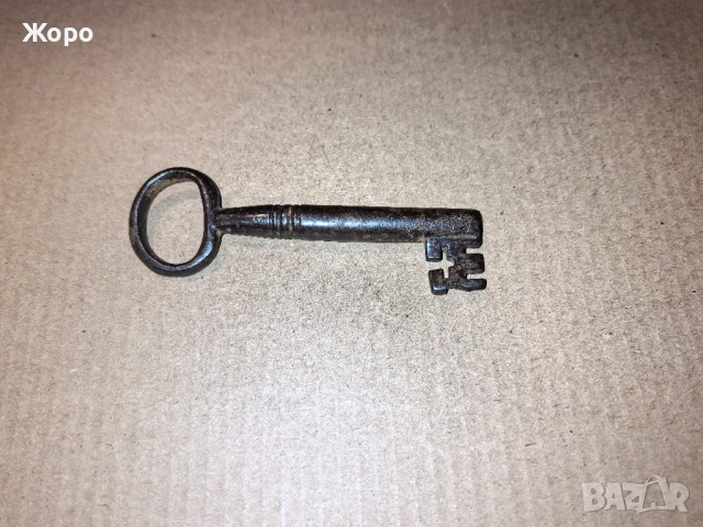 Старинен ръчно кован  ключ за порта, врата 