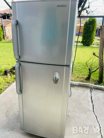 Продавам хладилник Samsung с камера -No Frost