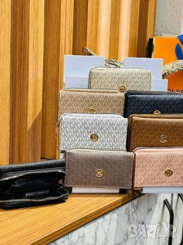 портмонета coach ysl saint laurent louis vuitton guess , снимка 2 - Портфейли, портмонета - 51940638