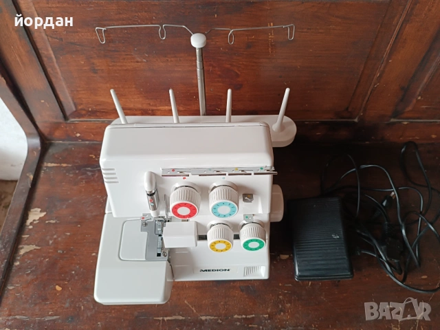 Оверлог Medion, снимка 2 - Шевни машини - 54073664