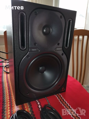 Студийни колони Behringer B2030P (двете заедно)