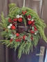Коледен венец в червено, снимка 2