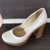 Бели обувки, снимка 3 - Дамски обувки на ток - 45864501