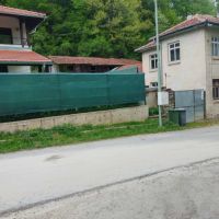 Къща с двор в Троянския балкан, снимка 2 - Къщи - 45388395