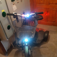 Инвалиден скутер с чисто нови батерии, снимка 1 - Инвалидни скутери - 45007504