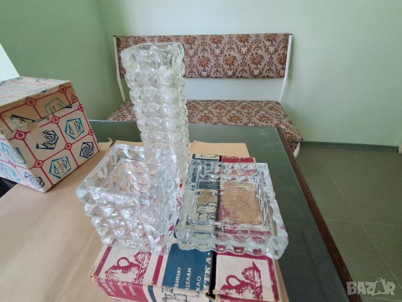 Кристален комплект: Средна ваза, Малка ваза, Пепелник. , снимка 1