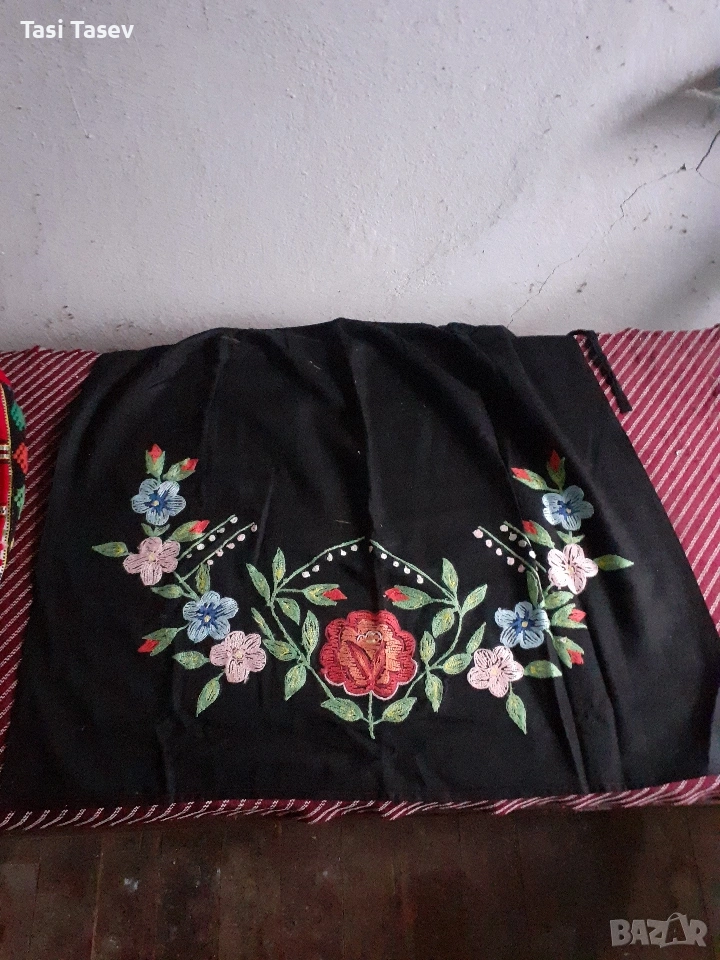 Престилки от национални носии, снимка 1