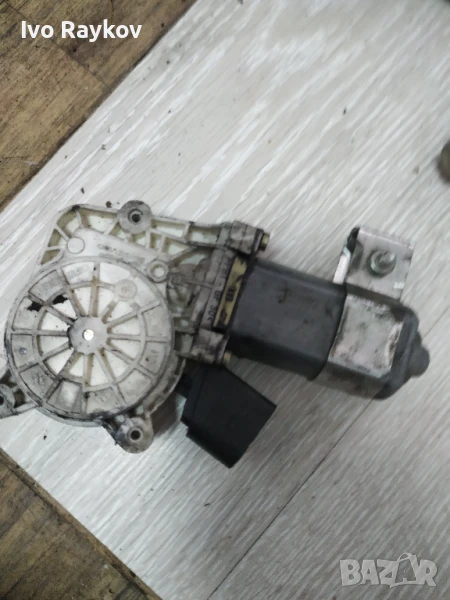 Заден ,ляв мотор за стъкло за BMW 5 (E60) , Е61 , снимка 1