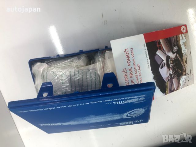 Комплект калъф, аптечка, триъгълник и жилетка от Пежо 407 Peugeot 407, снимка 2 - Части - 45708893