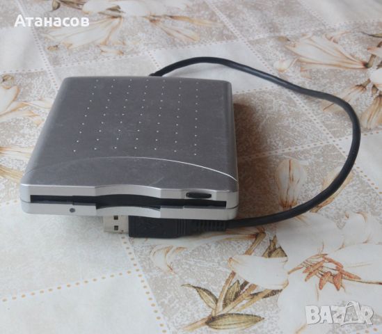 Флопи дисково устройство NEC - USB Floppy Disk Drive , снимка 1 - Други - 46017832