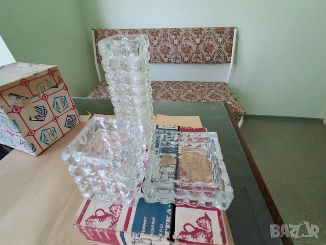 Кристален комплект: Средна ваза, Малка ваза, Пепелник. 