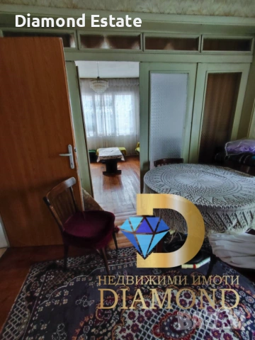 Двуетажна къща близнак в град Чирпан, снимка 3 - Къщи - 54039893