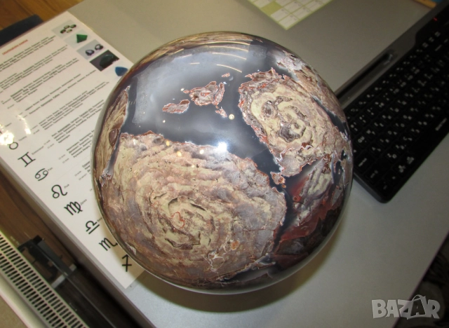 Голяма сфера от вулканичен ахат. Произход Мадагаскар. Тегло 10.6кг. Подходяща за медитация, йога, снимка 8 - Други ценни предмети - 52813129