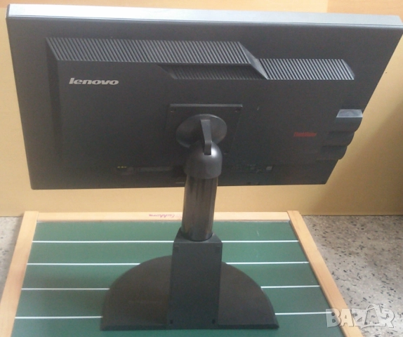 Монитор Lenovo ThinkVision LT2452pwC 1920x1200 24 инча, снимка 4 - Монитори - 52233648
