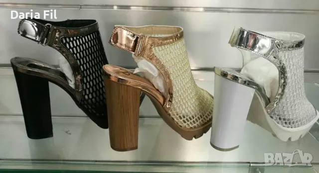 УНИКАЛНИ обувки на широк ток и платформа със златисти и сребристи отблясъци, снимка 2 - Дамски обувки на ток - 50320242
