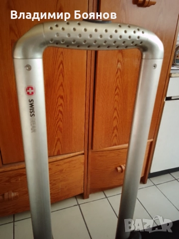 Голям куфар с колелца SWISS GEAR, снимка 2 - Куфари - 52517083