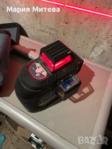 лазерен нивелир на Bosch, снимка 3 - Измервателни инструменти - 53758999