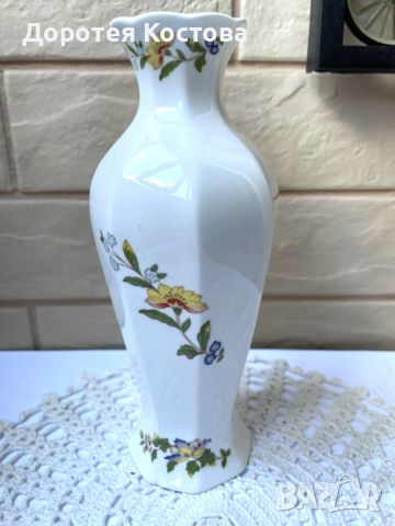 Красива ваза от фин костен порцелан от Англия, снимка 3 - Антикварни и старинни предмети - 45471393