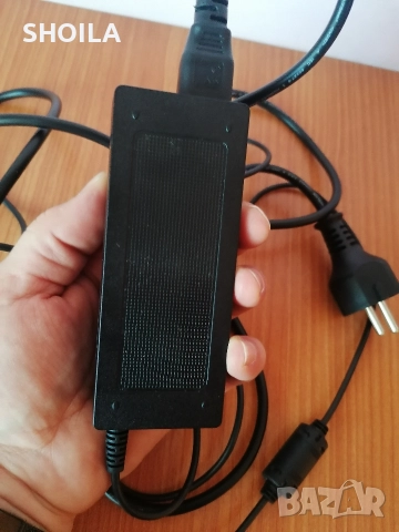 Зарядно 19v, снимка 3 - Кабели и адаптери - 52947803