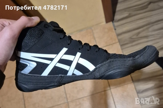 Чисто нови Asics snapdown 4 борцовки 43,5 номер в черен цвят
