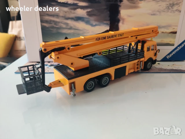 Метална количка SIKU Камион Вишка Mercedes LKW, снимка 5 - Колекции - 50835909