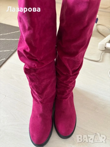Продавам нови велурени ботуши, цвят фуксия