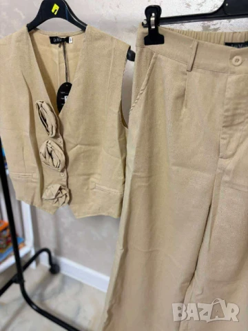 Комплект две части - елек и панталон 3Д декорация с рози 