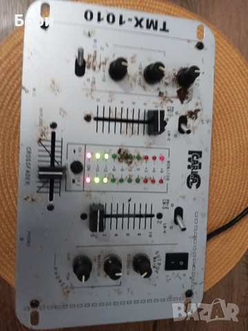 Миксер/мишпулт Mc Carla tmx 1010, снимка 7 - Ресийвъри, усилватели, смесителни пултове - 51880176