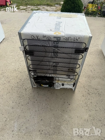 Малък фризер Siemens 71 см за вграждане , снимка 4 - Фризери - 51498761