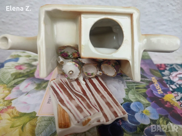 Royal Albert Old Country Roses - рядък колекционерски чайник Cardew, снимка 15 - Декорация за дома - 54107092