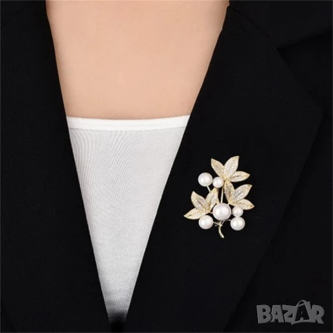 Луксозна златиста брошка с перли и кристали – Елегантен аксесоар за специални поводи, снимка 4 - Други - 50898464