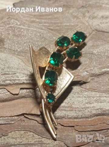 Старинна брошка 