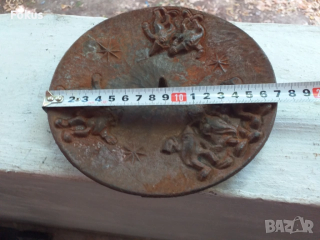 Прекрасен чугунен свещник чиния с орнаменти, снимка 5 - Антикварни и старинни предмети - 53461792