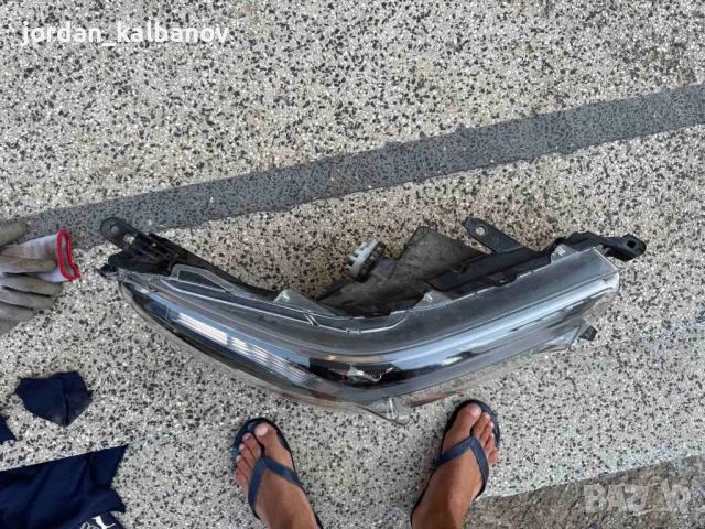 Оригинален десен фар хромиран KOITO за Тойота Хайлукс само за 1000лв. 81110-YP121, снимка 2 - Части - 51121932