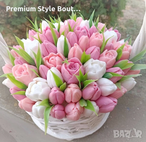 кутия със свещи/ лалета 