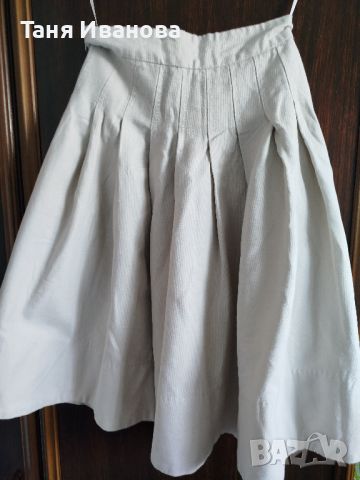 Продавам ленена плисирана пола в бежов цвят, снимка 1 - Поли - 45904254