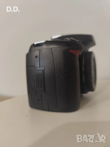 Nikon D40 - само с ръчнофокусни обективи, снимка 4 - Фотоапарати - 53948690