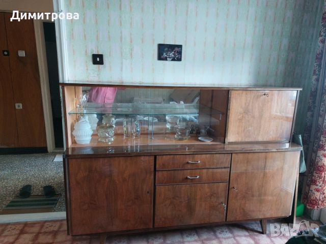 Продавам старинен бюфет, снимка 1 - Бюфети - 45965293