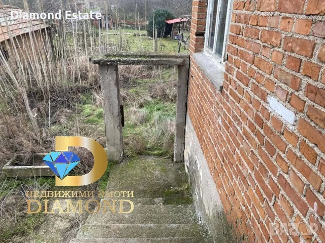 Две къщи в един двор в село Полски Градец, обл. Стара Загора, снимка 6 - Къщи - 53810489