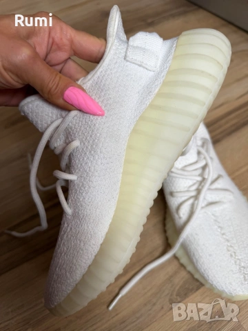 Оригинални маратонки Adidas Yeezy Boost 350 V2! 39 н, снимка 2 - Детски маратонки - 52179837