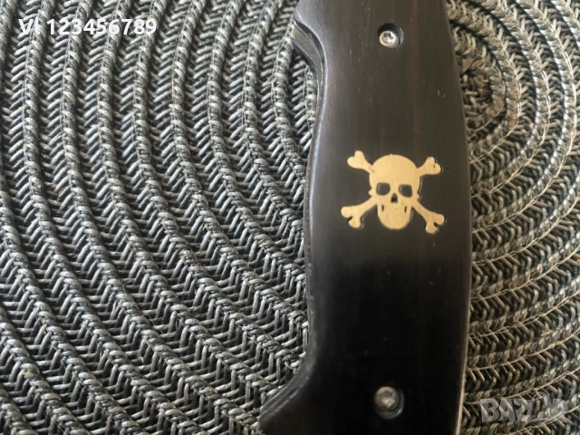 Сгъваем нож  имитиращ дамаска стомана 80х200 - Череп+Кости, снимка 4 - Ножове - 53713149