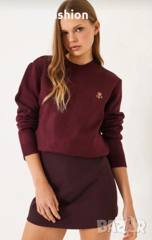 Пуловер с Мече 