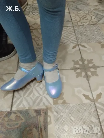 Детски обувки на ток от Шейн, снимка 2 - Детски маратонки - 50370133