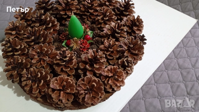 Коледна украса с шишарки, снимка 2 - Декорация за дома - 52294924