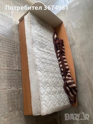 Продавам легло