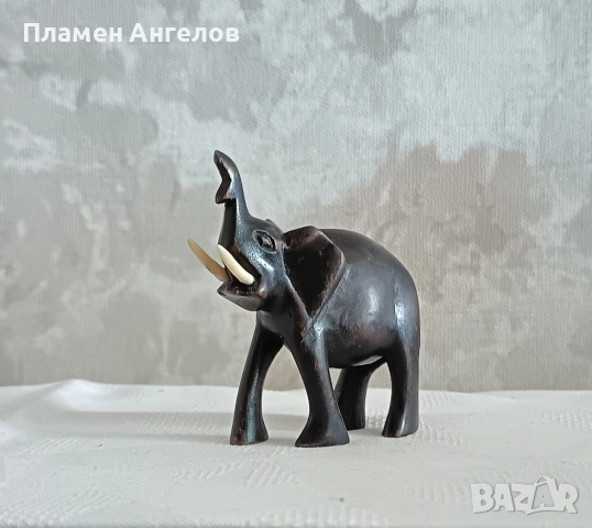 Ръчно резбована африканска фигурка на слон. Масивно дърво и кост. , снимка 2 - Антикварни и старинни предмети - 54210585