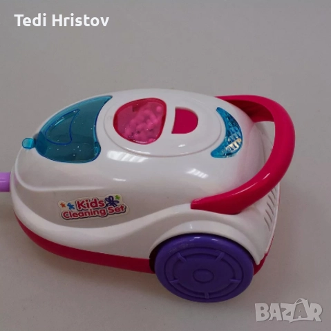 Детска прахосмукачка със звук и светлина