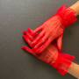 Елегантни къси тюлени ръкавици в червено - код 8644, снимка 1 - Ръкавици - 44290964