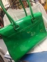 Дамска зелена лачена чанта, снимка 10